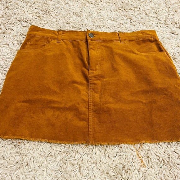 Rue21 Dresses & Skirts - Cute Rue21 stretchy brown skirt size medium
